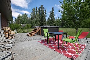 LUXURIOUS 5-Br Acreage | Year-Round Heated Pool & HotTub | Mtn View | 