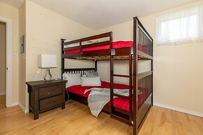 LUXURIOUS 5-Br Acreage | Year-Round Heated Pool & HotTub | Mtn View | 