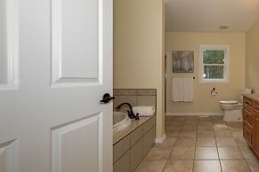 LUXURIOUS 5-Br Acreage | Year-Round Heated Pool & HotTub | Mtn View | 