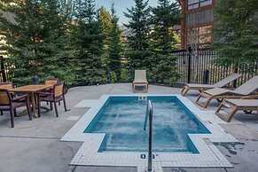 SPACIOUS 3-Br Luxury Condo | HEATED Pool + 3 Hot Tubs | Pool Table | H