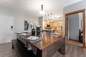 SPACIOUS 3-Br Luxury Condo | HEATED Pool + 3 Hot Tubs | Pool Table | H