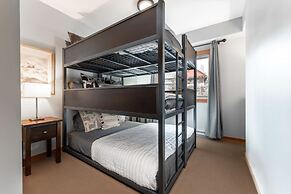 SPACIOUS 3-Br Luxury Condo | HEATED Pool + 3 Hot Tubs | Pool Table | H