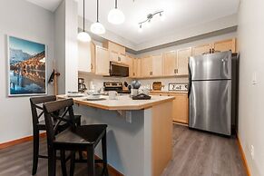 SPACIOUS 3-Br Luxury Condo | HEATED Pool + 3 Hot Tubs | Pool Table | H