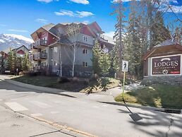 SPACIOUS 3-Br Luxury Condo | HEATED Pool + 3 Hot Tubs | Pool Table | H