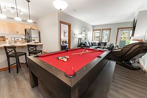 SPACIOUS 3-Br Luxury Condo | HEATED Pool + 3 Hot Tubs | Pool Table | H