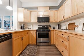 SPACIOUS 3-Br Luxury Condo | HEATED Pool + 3 Hot Tubs | Pool Table | H