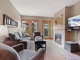 SPACIOUS 3-Br Luxury Condo | HEATED Pool + 3 Hot Tubs | Pool Table | H