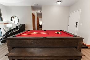 SPACIOUS 3-Br Luxury Condo | HEATED Pool + 3 Hot Tubs | Pool Table | H