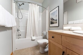 SPACIOUS 3-Br Luxury Condo | HEATED Pool + 3 Hot Tubs | Pool Table | H