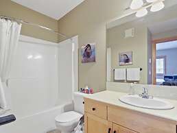 SPACIOUS 3-Br Luxury Condo | HEATED Pool + 3 Hot Tubs | Pool Table | H