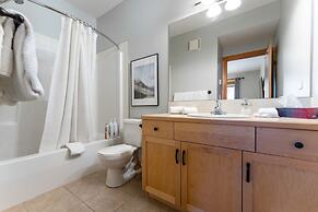 SPACIOUS 3-Br Luxury Condo | HEATED Pool + 3 Hot Tubs | Pool Table | H