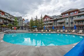 SPACIOUS 3-Br Luxury Condo | HEATED Pool + 3 Hot Tubs | Pool Table | H