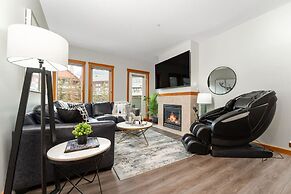 SPACIOUS 3-Br Luxury Condo | HEATED Pool + 3 Hot Tubs | Pool Table | H