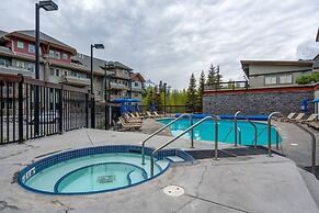 SPACIOUS 3-Br Luxury Condo | HEATED Pool + 3 Hot Tubs | Pool Table | H