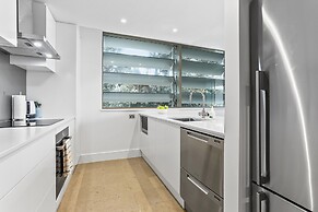 Elegant stunning marina views