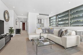 Elegant stunning marina views