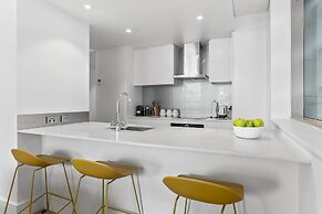 Elegant stunning marina views