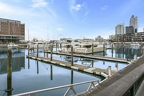 Elegant stunning marina views