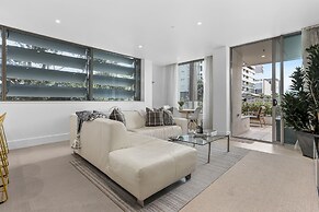 Elegant stunning marina views