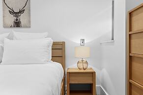 Elegant stunning marina views