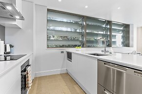 Elegant stunning marina views