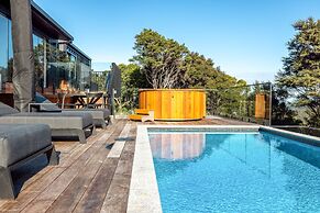Kaitiaki Lodge - Pool & hot tub