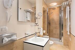 At 41 Luxury Suites & Rooms