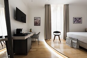 At 41 Luxury Suites & Rooms