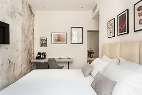 At 41 Luxury Suites & Rooms