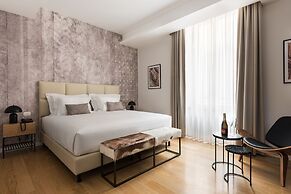 At 41 Luxury Suites & Rooms