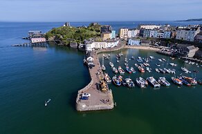 Gwynne House - 6 Bedroom - Tenby Harbour