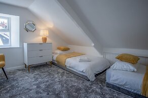 Gwynne House - 6 Bedroom - Tenby Harbour