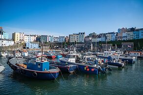 Gwynne House - 6 Bedroom - Tenby Harbour
