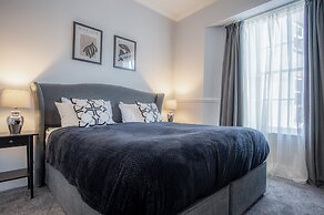 Gwynne House - 6 Bedroom - Tenby Harbour