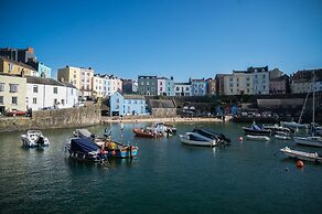 Gwynne House - 6 Bedroom - Tenby Harbour