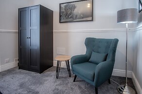 Gwynne House - 6 Bedroom - Tenby Harbour