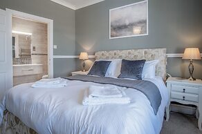 Gwynne House - 6 Bedroom - Tenby Harbour