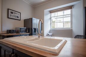 Gwynne House - 6 Bedroom - Tenby Harbour