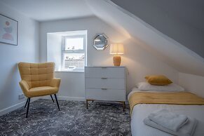 Gwynne House - 6 Bedroom - Tenby Harbour