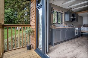 Cabin In The Woods - 1 Bed - Kilgetty