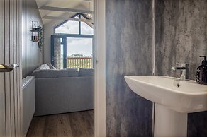 Cabin In The Woods - 1 Bed - Kilgetty