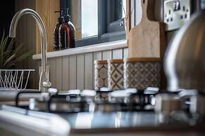 Cabin In The Woods - 1 Bed - Kilgetty