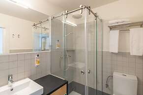 Iconic Nightlife Studio 104