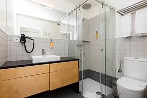 Iconic Nightlife Studio 304