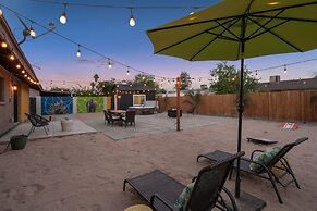 The Palms: Spacious 4-BR Retreat with Hot Tub near Gilbert by RedAwnin