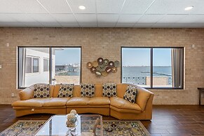 Bay Dreamer - Massive Bayfront Home W/ Private Pool 3 Bedroom Home by 