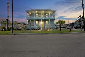 Sea-esta Completely Renovated 2 Story Home Only 1.5 Blocks To The Beac