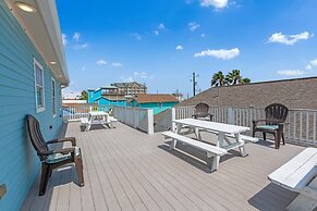 Sea-esta Completely Renovated 2 Story Home Only 1.5 Blocks To The Beac