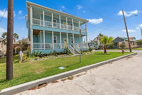 Sea-esta Completely Renovated 2 Story Home Only 1.5 Blocks To The Beac