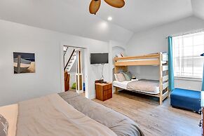 Sea-esta Completely Renovated 2 Story Home Only 1.5 Blocks To The Beac